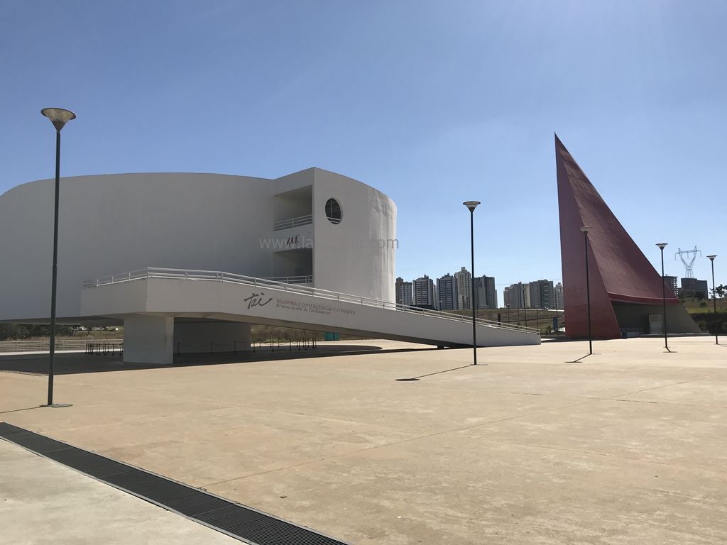 Goiânia: Conheça o Centro Cultural Oscar Niemeyer