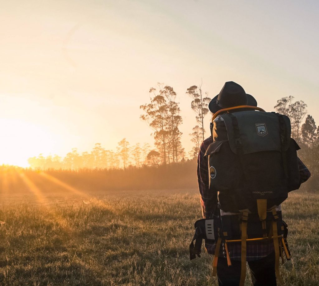 trabalho por hospedagem com o Workaway, Worldpackers e  Couchsurfing lary di lua