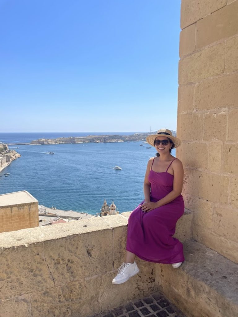 intercâmbio em Malta no verão lary di lua
