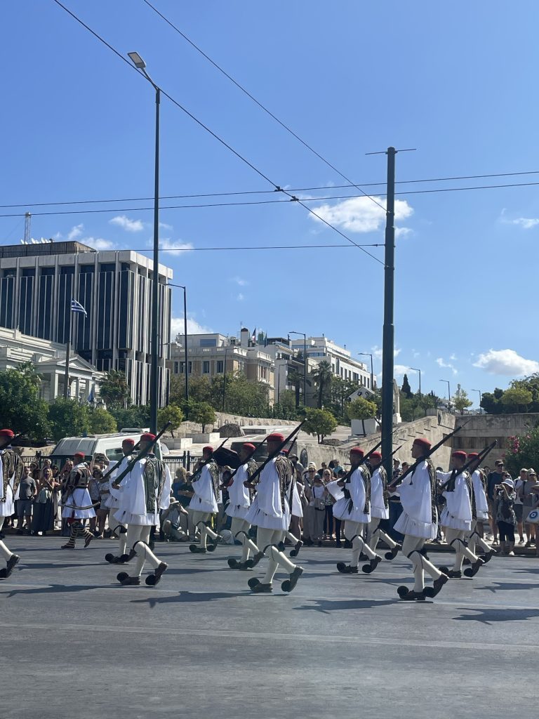 troca de guarda praça syntagma atenas lary di lua